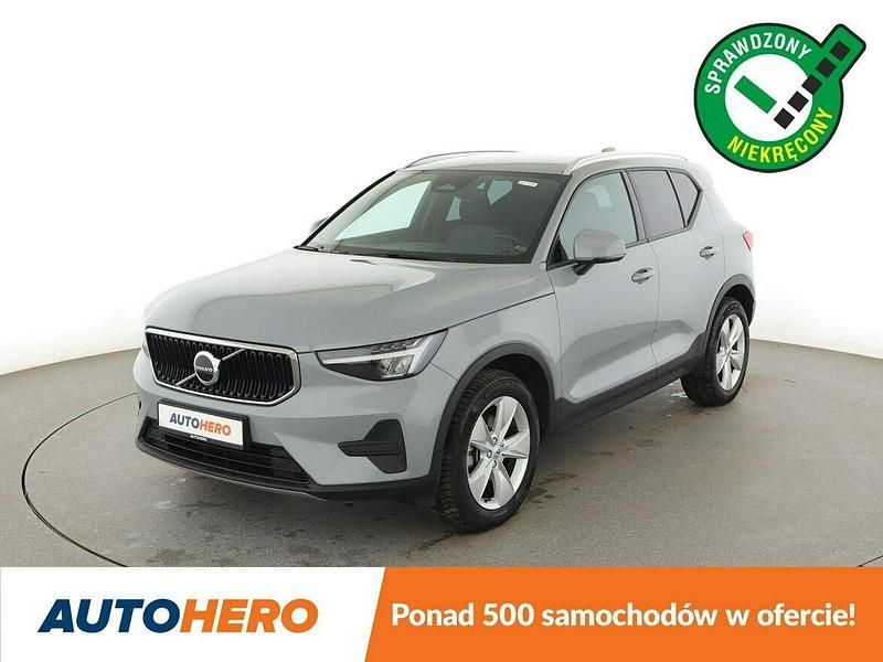 Szary Używany 2023 Volvo XC40 Core SUV | 128 300 zł (Dobra cena) - Obraz 1/3