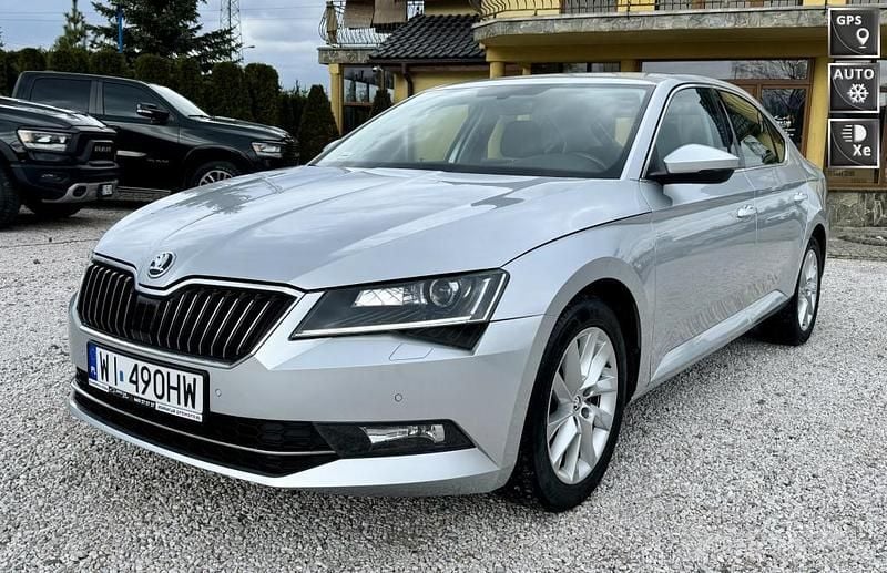 Srebrny Używany 2018 Skoda Superb Sedan/Limuzyna | 69 900 zł (Uczciwa cena) - Obraz 1/4