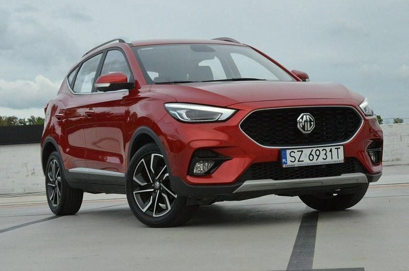 Używany MG ZS 106 KM (77 kW) 2023 Czerwony Sedan/Limuzyna