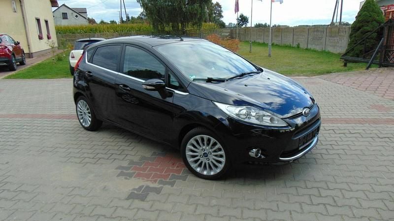 Czarny Używany 2011 Ford Fiesta Hatchback | 16 800 zł (Uczciwa cena) - Obraz 1/4