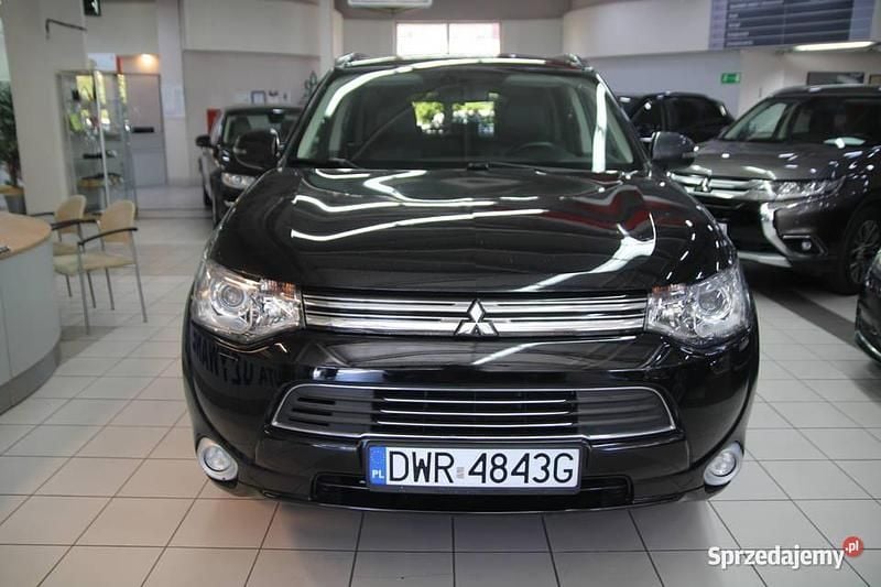 Czarny Używany 2014 Mitsubishi Outlander P-HEV Instyle SUV | 47 500 zł (Dobra cena) - Obraz 1/4