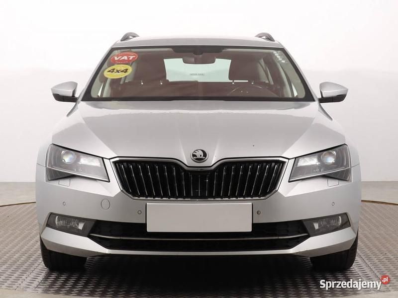 Srebrny Używany 2016 Skoda Superb Kombi | 44 999 zł (Dobra cena) - Obraz 1/4
