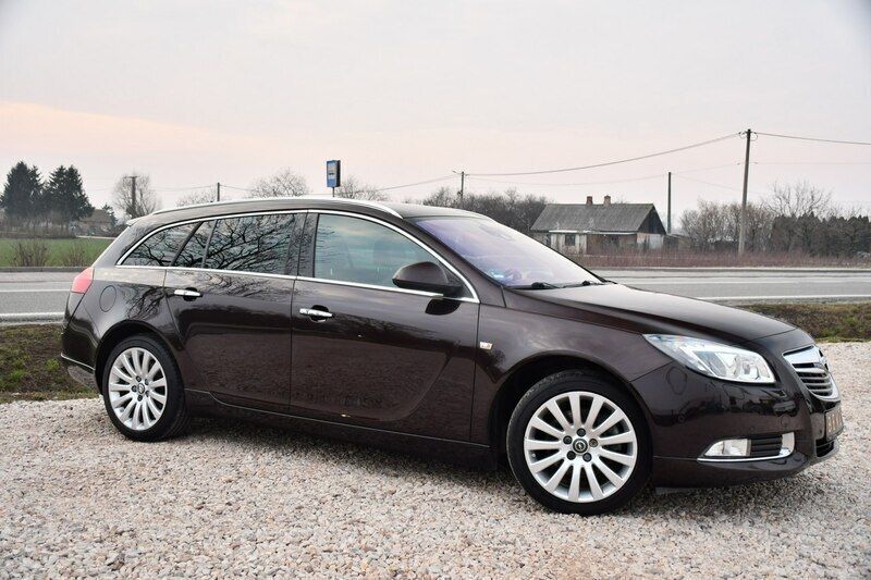 Używany Opel Insignia 250 KM (183 kW) 2013 Brązowy (metalik, perła) Kombi