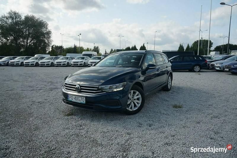 Niebieski (metalik) Używany 2022 VW Passat Kombi | 78 400 zł (Dobra cena) - Obraz 1/4