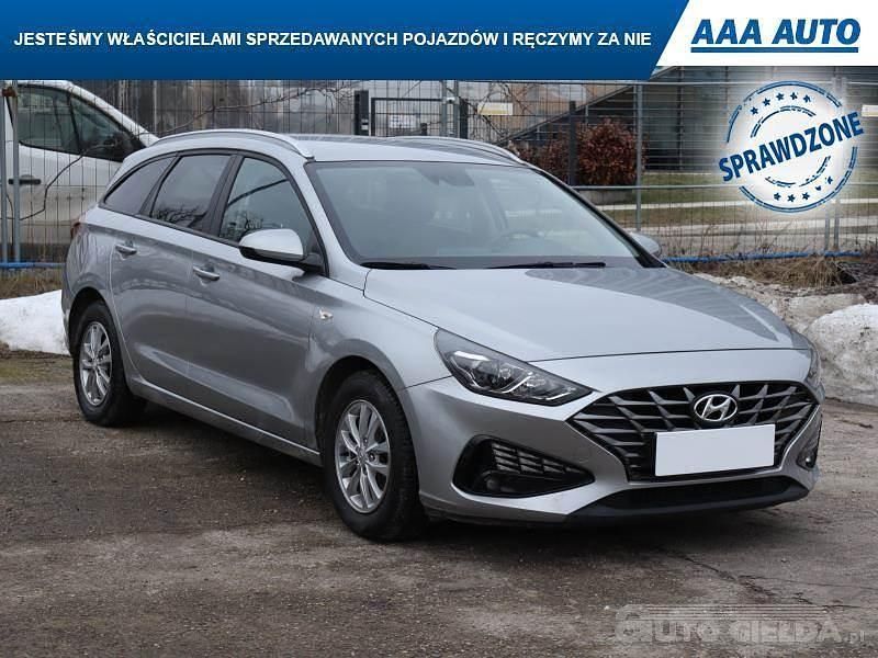 Używany Hyundai i30 120 KM (88 kW) 2022 Srebrny
