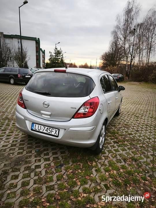 Używany Opel Corsa 2013 Srebrny Sedan/Limuzyna