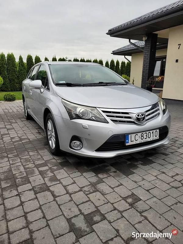 Srebrny Używany 2012 Toyota Avensis T2 Kombi | 21 900 zł (Uczciwa cena) - Obraz 1/4