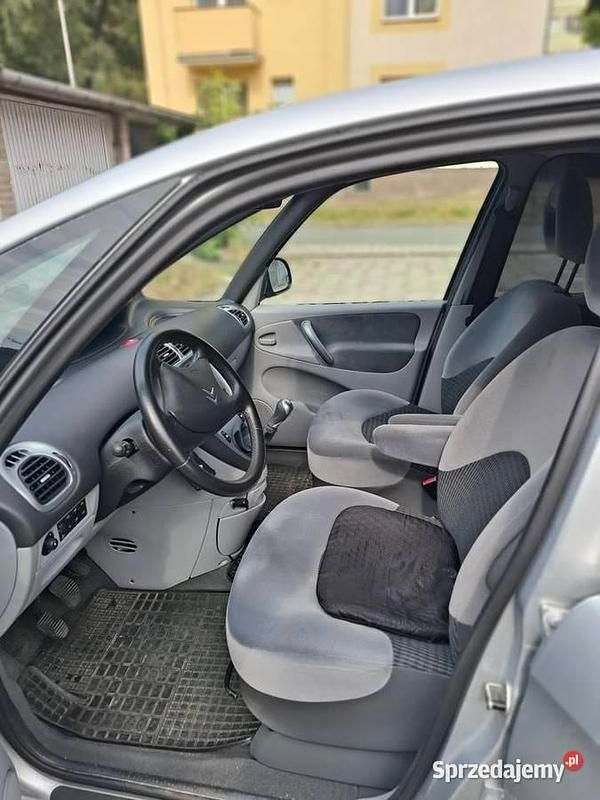 Srebrny Używany 2010 Citroën Xsara Picasso Minivan | 12 000 zł - Obraz 1/4