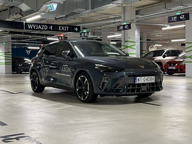 Używany Cupra Leon 150 KM (110 kW) 2024 Grafitowy (metalik) Hatchback