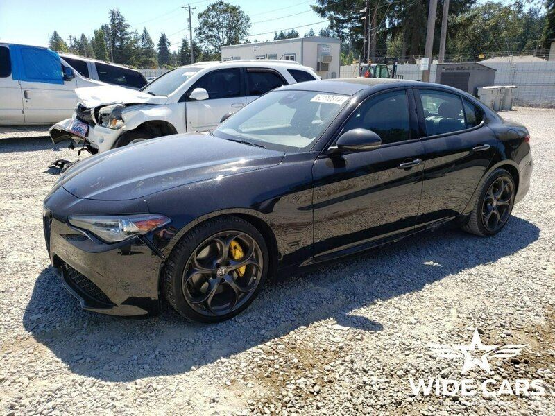 Czarny (metalik) Używany 2020 Alfa Romeo Giulia Ti Sedan/Limuzyna | 54 800 zł - Obraz 1/4