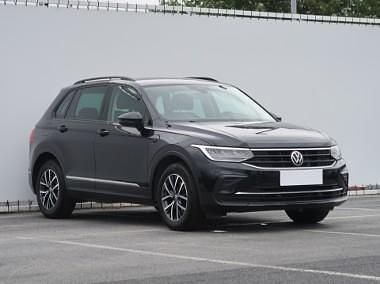 Czarny Używany 2021 VW Tiguan SUV | 104 999 zł (Uczciwa cena) - Obraz 1/4