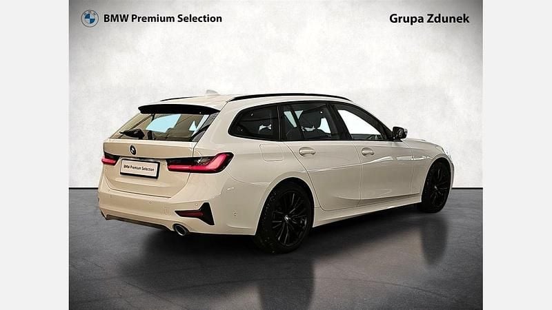 Używany BMW 320 Shadowline 190 KM (139 kW) 2021 Biel alpejska Kombi