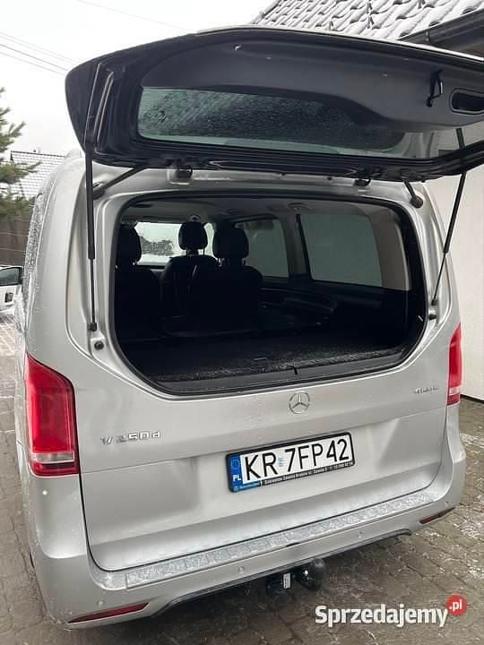 Używany Mercedes V250 2018 Srebrny Minivan