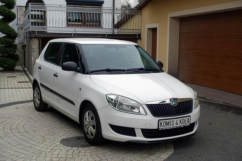 Biały (metalik) Używany 2011 Skoda Fabia Hatchback | 15 900 zł (Dobra cena) - Obraz 1/4