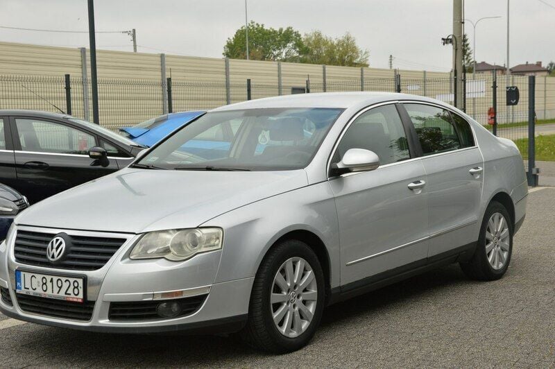 Srebrny Używany 2005 VW Passat Sedan/Limuzyna | 8800 zł (Uczciwa cena) - Obraz 1/4