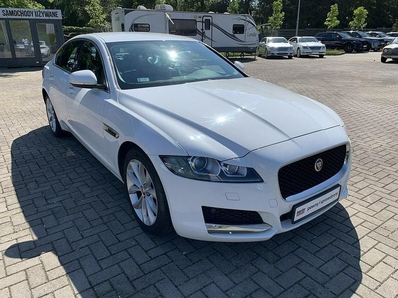 Używany Jaguar XF 241 KM (177 kW) 2017 Biały (metalik) Sedan/Limuzyna