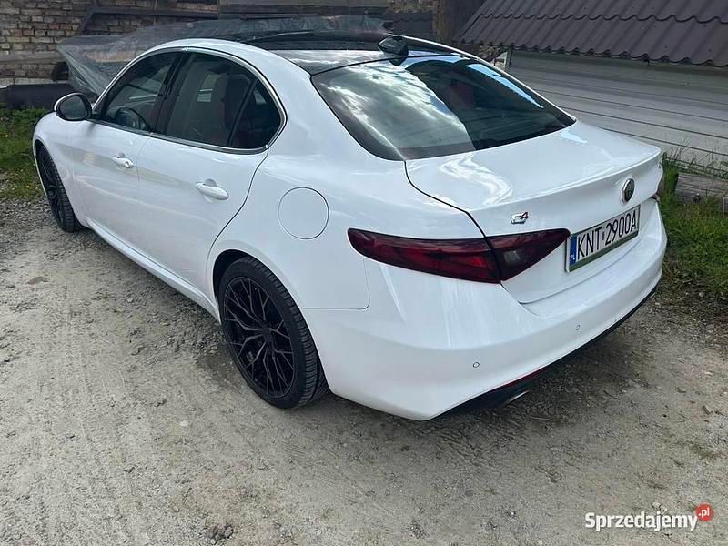 Używany 2018 Alfa Romeo Giulia | 75 000 zł - Obraz 1/4