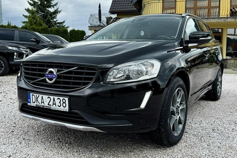 Czarny (metalik, perła) Używany 2016 Volvo XC60 Ocean Race SUV | 63 900 zł (Dobra cena) - Obraz 1/4