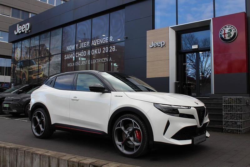 Nowe Alfa Romeo Junior Veloce 205 kW (280 KM) 2025 Lakier pastelowy biały z czarnym dachem  sempione SUV