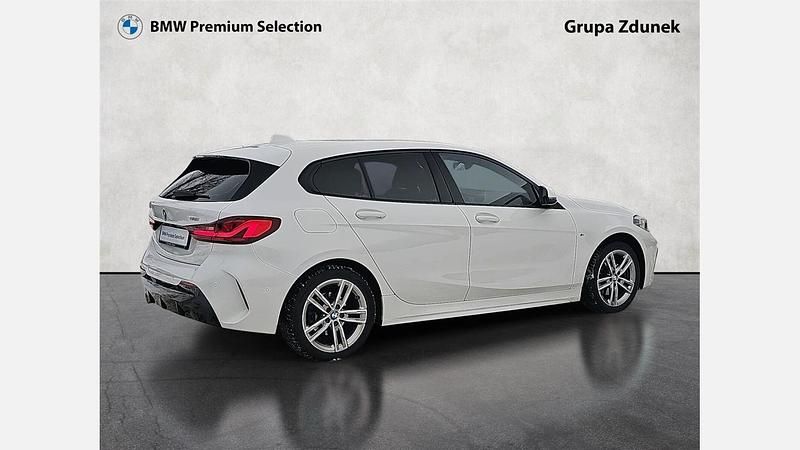 Używany BMW 118 Shadowline 140 KM (102 kW) 2023 Biel alpejska Hatchback