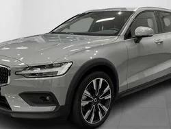 Czarny Używany 2023 Volvo V60 CC Core Kombi | 190 000 zł