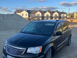 Czarny Używany 2016 Chrysler Town & Country Van | 36 900 zł