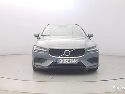 Niebieski Używany 2022 Volvo V60 Momentum Kombi | 104 850 zł (Uczciwa cena)