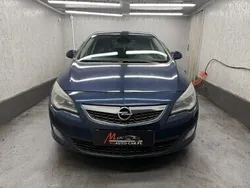 Granatowy Używany 2010 Opel Astra Hatchback | 9999 zł (Uczciwa cena)