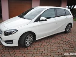 Biały Używany 2017 Mercedes B200 Minivan | 72 000 zł