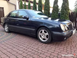 Czarny Używany 2000 Mercedes E270 Elegance Sedan/Limuzyna | 10 700 zł
