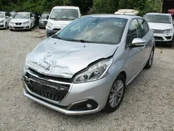 Srebrny Używany 2016 Peugeot 208 Hatchback | 14 900 zł