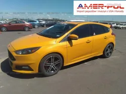 Żółty Używany 2016 Ford Focus Hatchback | 49 000 zł