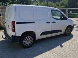 Biały Używany 2018 Peugeot Partner Minivan | 30 000 zł (Uczciwa cena)