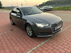Szary Używany 2017 Audi A4 Sedan/Limuzyna | 71 900 zł (Dość drogi)