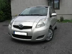Beżowy Używany 2009 Toyota Yaris Hatchback | 17 500 zł (Uczciwa cena)