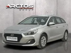 Srebrny (metalik) Używany 2019 Hyundai i30 Classic Kombi | 32 900 zł (Dobra cena)