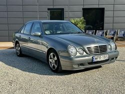 Szary (metalik) Używany 2002 Mercedes E220 Sedan/Limuzyna | 9900 zł