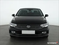 Czarny Używany 2022 VW Passat Sedan/Limuzyna | 99 999 zł (Uczciwa cena)