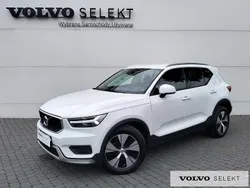 Biały Używany 2022 Volvo XC40 SUV | 114 900 zł (Uczciwa cena)