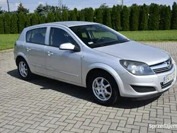 Srebrny Używany 2009 Opel Astra Hatchback | 11 900 zł