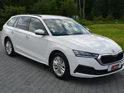 Biały Używany 2023 Skoda Octavia Kombi | 66 500 zł (Uczciwa cena)