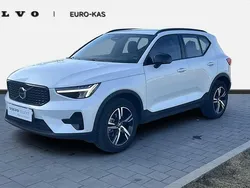 Biały Używany 2024 Volvo XC40 SUV | 171 900 zł (Uczciwa cena)