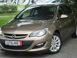 Złoty (metalik) Używany 2014 Opel Astra Exklusiv Hatchback | 33 333 zł