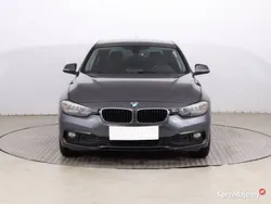 Szary Używany 2015 BMW 318 Kombi | 46 999 zł (Uczciwa cena)
