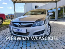 Srebrny (metalik) Używany 2010 Opel Astra Hatchback | 9900 zł