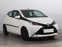 Biały Używany 2017 Toyota Aygo Hatchback | 37 499 zł (Uczciwa cena)