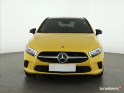 Żółty Używany 2022 Mercedes A250 Hatchback | 109 999 zł