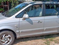 Srebrny Używany 2004 Hyundai Trajet Minivan | 3500 zł