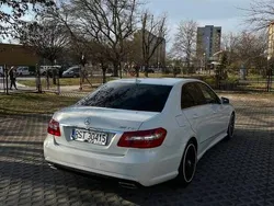 Biały Używany 2012 Mercedes E200 AMG Sedan/Limuzyna | 63 900 zł (Uczciwa cena)