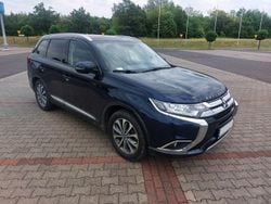 Niebieski Używany 2017 Mitsubishi Outlander SUV | 67 500 zł